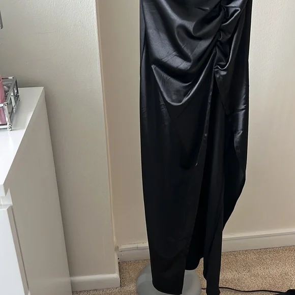 Black Dress - Picture 2 of 3